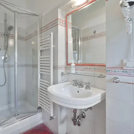 Ape Rosa Relais 3*