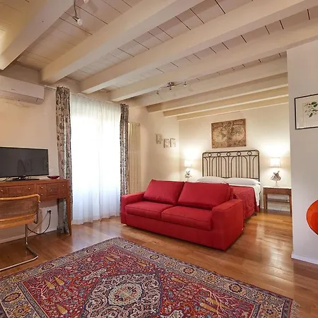 Ape Rosa Relais 3*