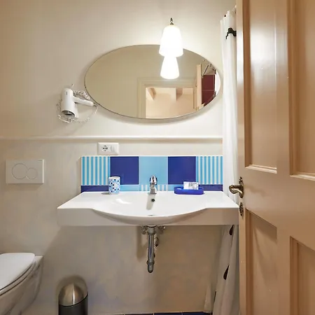 Ape Rosa Relais 3*