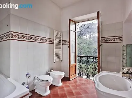 Alojamento de Acomodação e Pequeno-almoço Ape Rosa Relais 2*