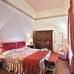 Ape Rosa Relais