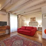 Ape Rosa Relais 3*