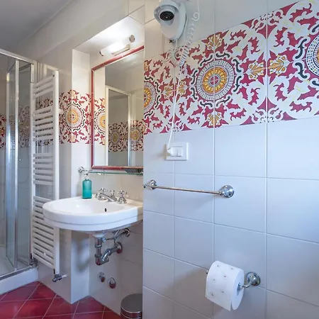 Ape Rosa Relais Bed & Breakfast 2*