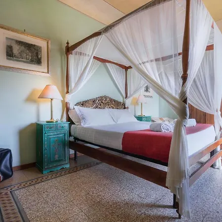 Ape Rosa Relais 2*