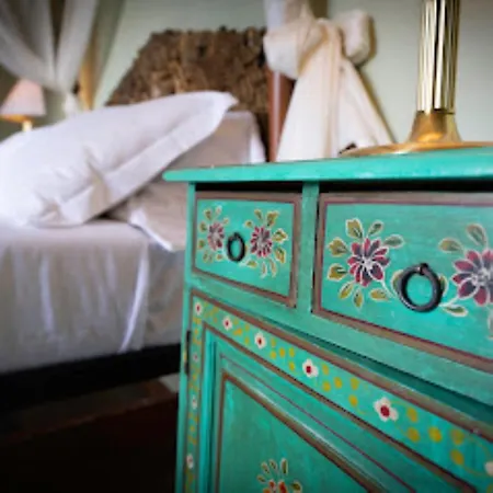 Ape Rosa Relais Bed & Breakfast 2*