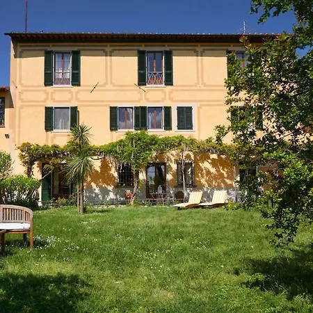 ベッド・アンド・ブレックファスト エイプ ローサ レライス