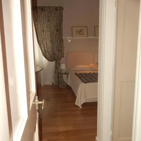 Ape Rosa Relais Bed & Breakfast 2*